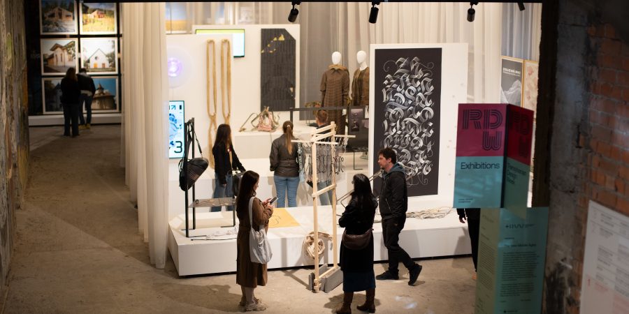 Ce se întâmplă când dai unui telefon o galerie de artă? Vino să afli la CINA, 19 – 20 iunie