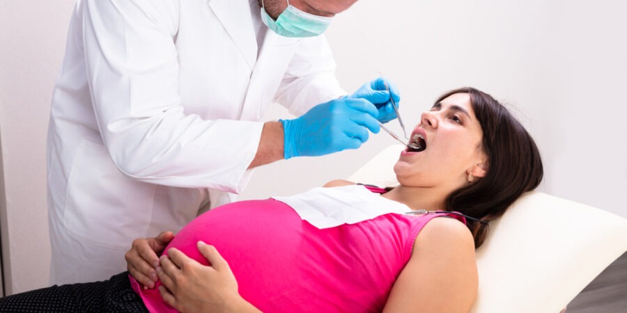 Implantul dentar în sarcină. Este posibil?