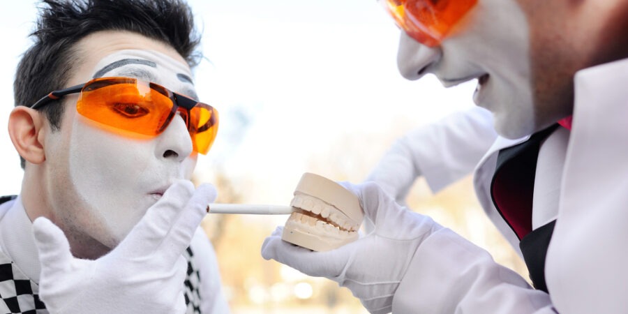 Implantul dentar și fumatul. Ce riști dacă fumezi?