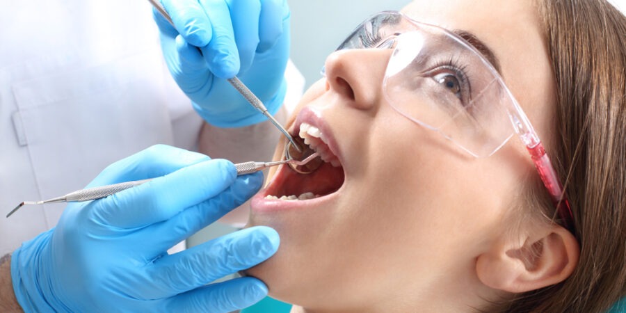 Care este cel mai eficient, precis și mai ieftin implant dentar?