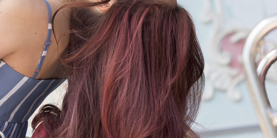 10 strategii care îți mențin culoarea părului între vopsiri