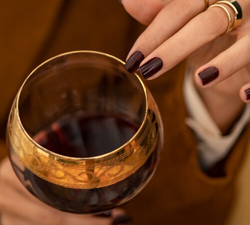 3 recomandări de modele de manichiura pentru sărbători de la specialiștii OPI