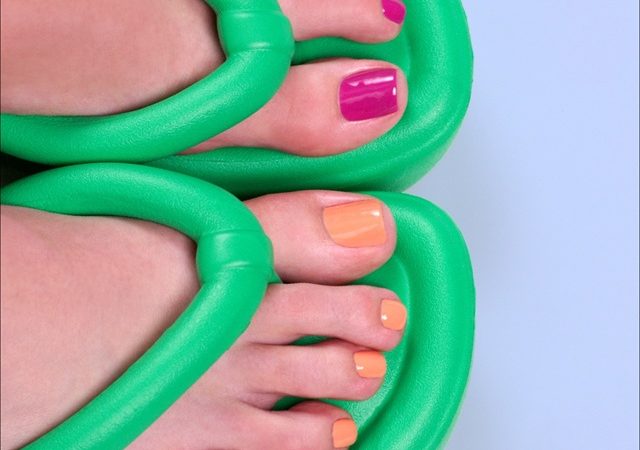 Clasică, soft și delicată: pedichiura pe care o vei iubi în această vară