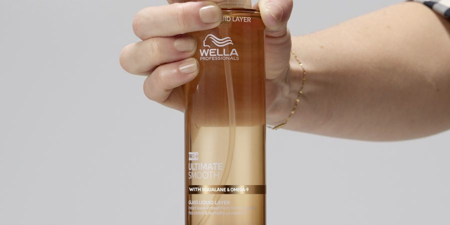 Wella Professionals lansează Ultimate Smooth Glass Liquid Layer – spray-ul care oferă părului efectul instant de “glass hair”