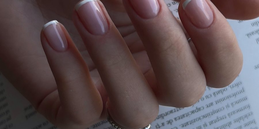 French Manicure 2.0: cum reinventezi un clasic fără să-i pierzi eleganța?