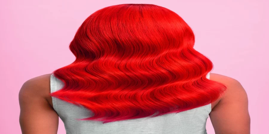 Copper, cherry sau ginger? Cum păstrezi efectul glossy al părului roșcat mai mult timp?