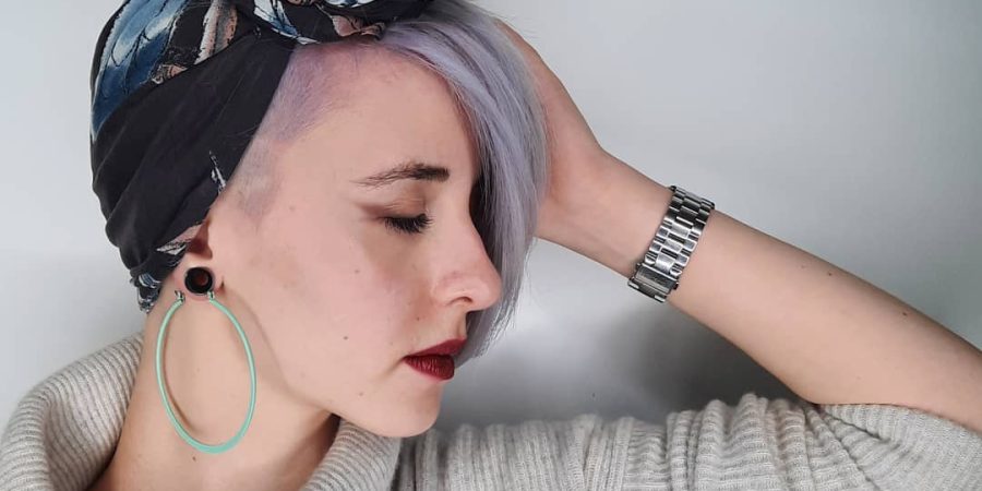 Bandana: accesoriul care schimbă instant orice coafură de vară