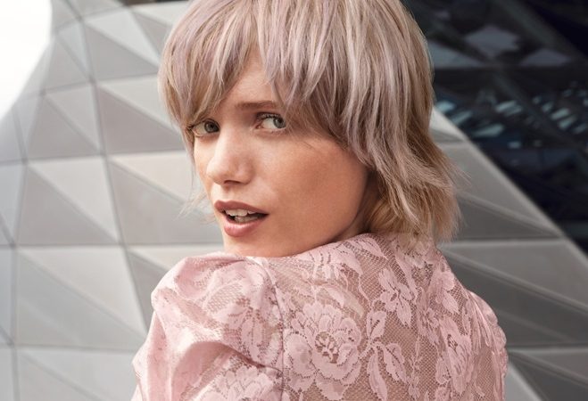 Wet bob-ul revine în forță: coafura care transformă orice look în instant glam